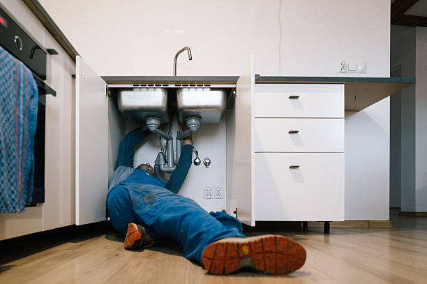 Professional Emergency Plumber technician working in Herman, NE